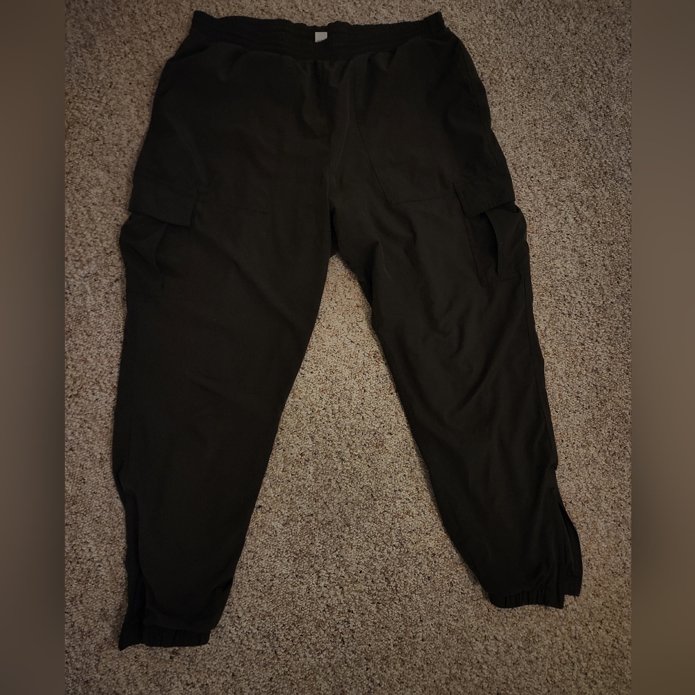 Old Navy Women's Olive Green Cargo Joggers with Utility Pockets